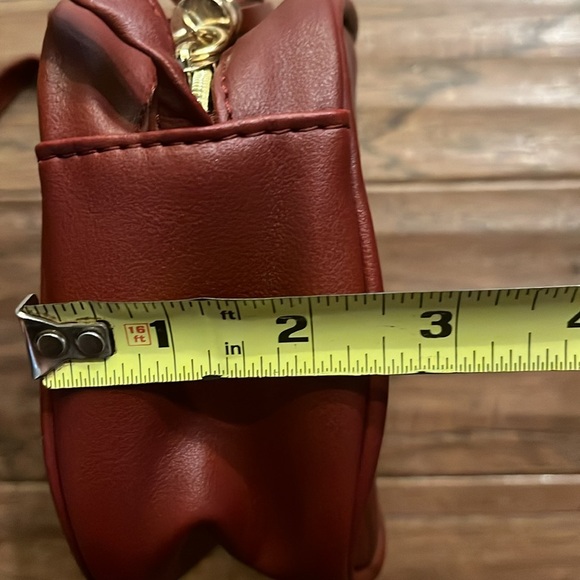 Harry Potter Marion Hogwarts Gryffindor Crossbody Purse - Picture 5 of 10